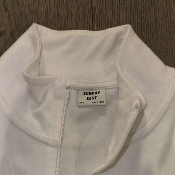 Aritzia- half zip - Picture 2 of 2